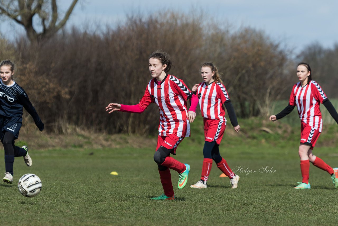 Bild 135 - C-Juniorinnen TSV Zarpen - TuS Tensfeld : Ergebnis: 2:1